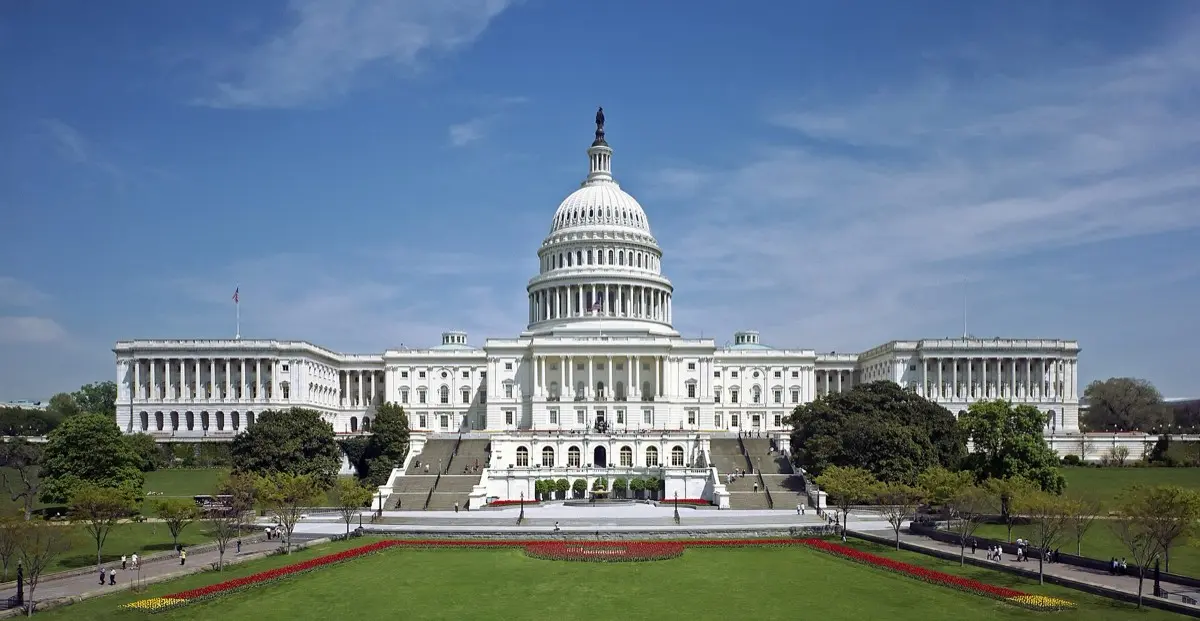 美國國會大廈，CLARITY Act 目前卡在參議院全院表決