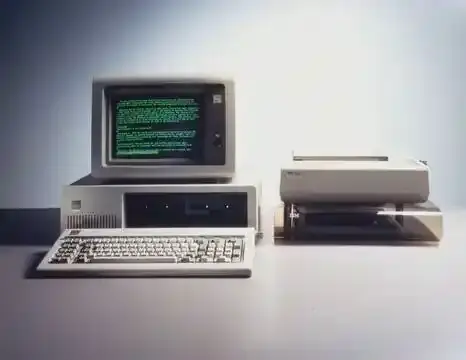 IBM 在 1981 年推出的個人電腦