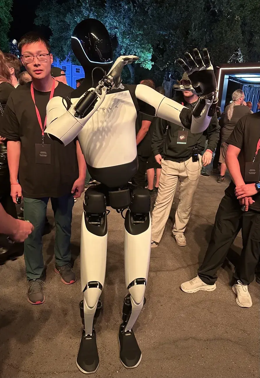 特斯拉 Optimus 人形機器人