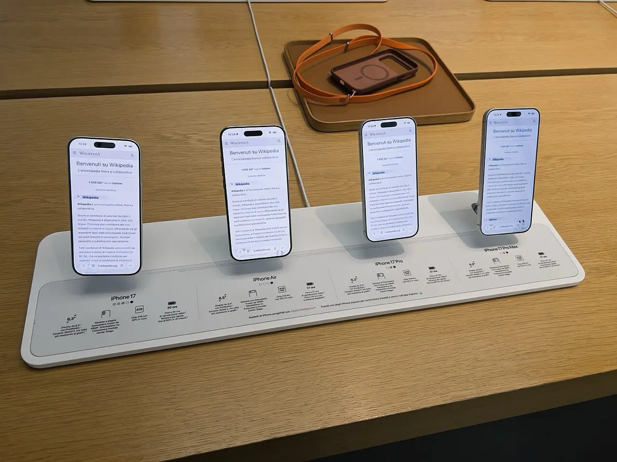 現行 iPhone 17 系列，iPhone 18 官方外觀尚未公開